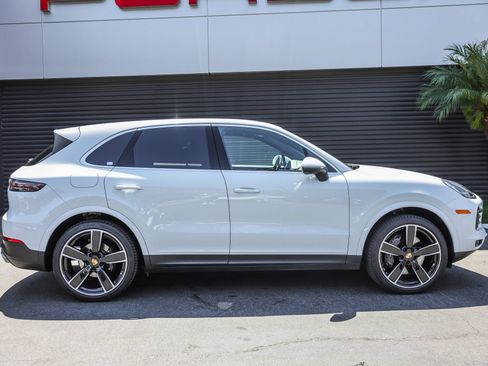 Certified 2023 Porsche Cayenne AWD/4WD image 9