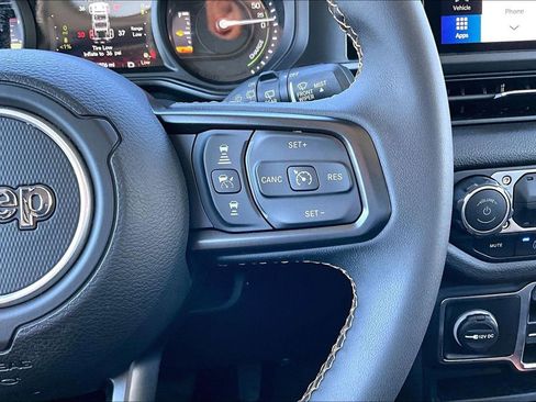 Used 2024 Jeep Wrangler Unlimited image 6