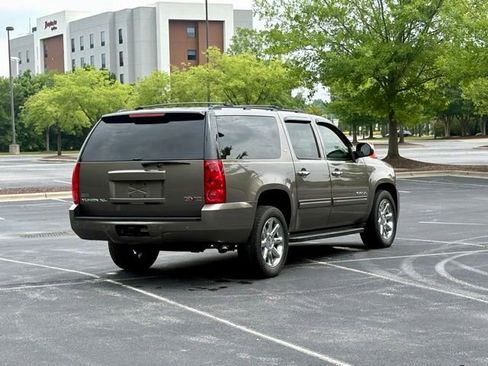 Used 2011 GMC Yukon XL SLT RWD image 7