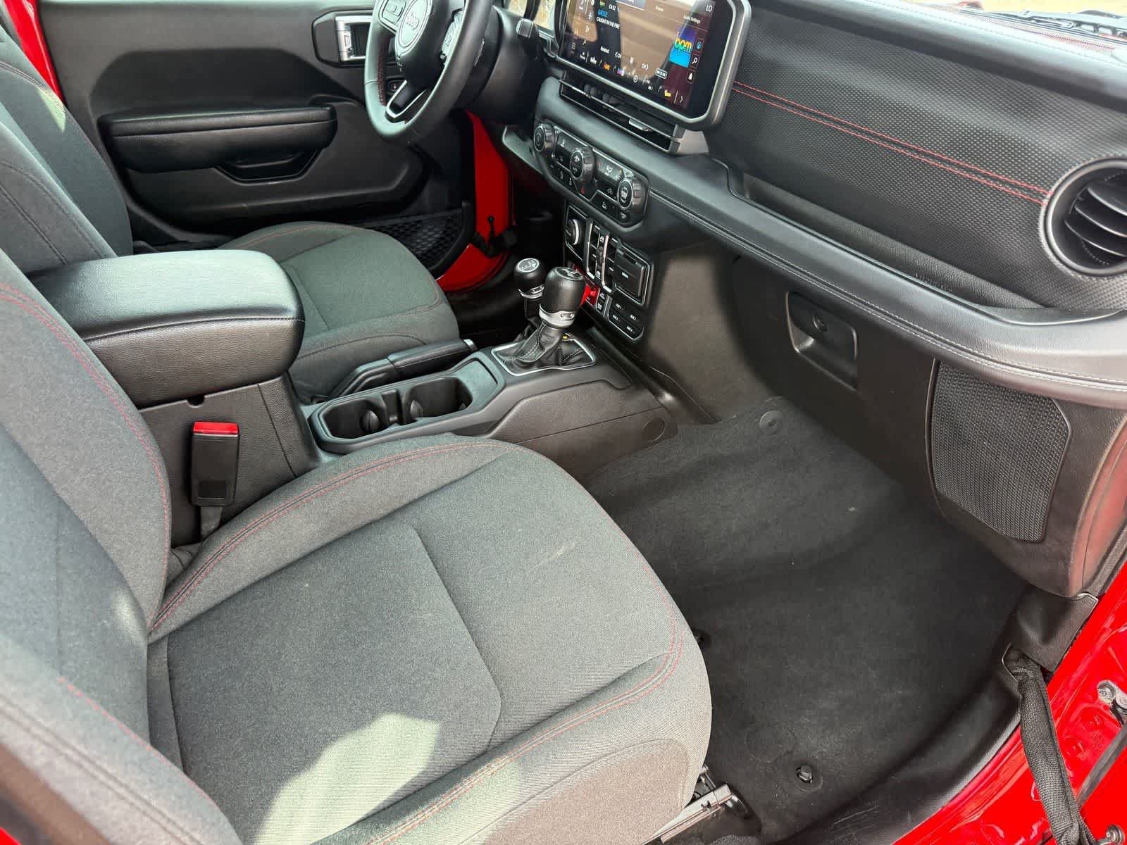 Used 2024 Jeep Wrangler Unlimited Rubicon AWD/4WD image 30