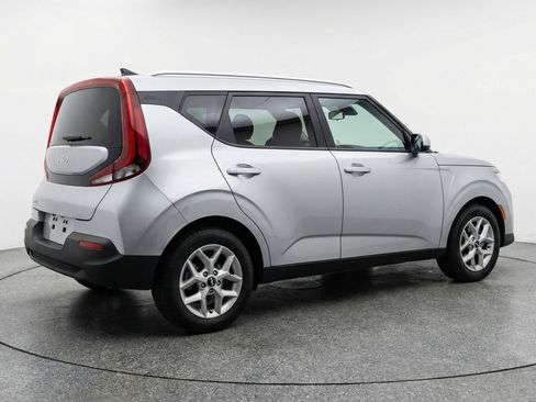 Used 2025 Kia Soul LX w/ LX Technology Package FWD image 9