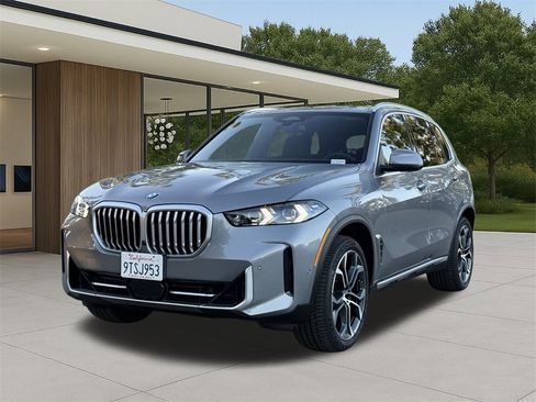 Used 2026 BMW X5 sDrive40i w/ Premium Package image 2