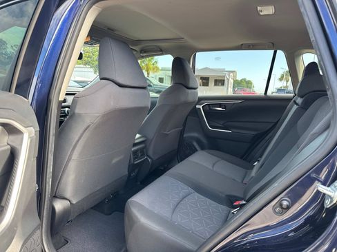 Used 2020 Toyota RAV4 XLE w/ Convenience Package FWD image 15