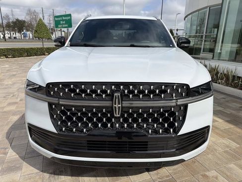 Certified 2025 Lincoln Navigator Black Label image 7