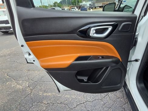 Used 2024 Jeep Compass Limited w/ Sun and Sound Group AWD/4WD image 18