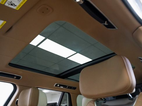 Used 2023 Land Rover Range Rover SV image 17