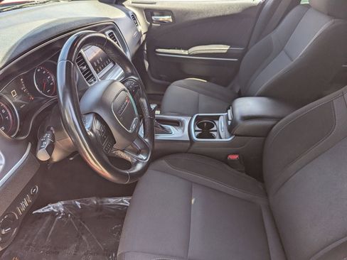 Used 2022 Dodge Charger SXT RWD image 17