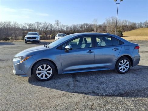 Used 2025 Toyota Corolla LE image 33