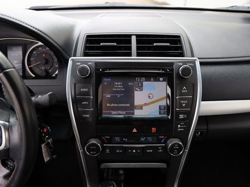 Used 2015 Toyota Camry XSE image 18