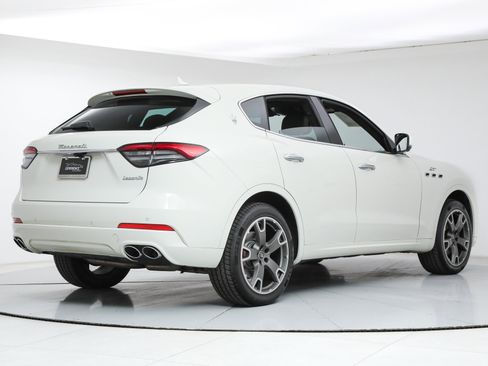 Certified 2023 Maserati Levante GT AWD/4WD image 5