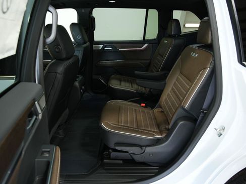 New 2026 GMC Acadia Denali Ultimate w/ LPO, Floor Liner Package AWD/4WD image 29
