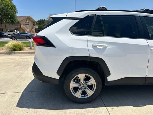 Used 2022 Toyota RAV4 XLE FWD image 10