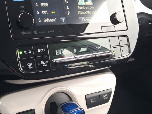 Used 2017 Toyota Prius Three image 17