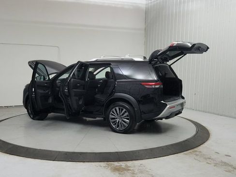 Used 2025 Nissan Pathfinder SL w/ SL Premium Package AWD/4WD image 14