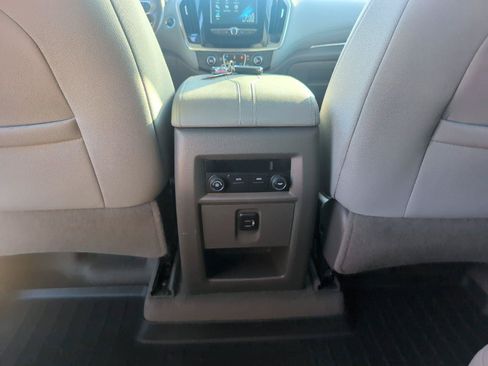 Used 2018 Chevrolet Traverse LT FWD image 33