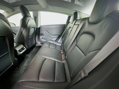 Used 2018 Tesla Model 3 Long Range image 28