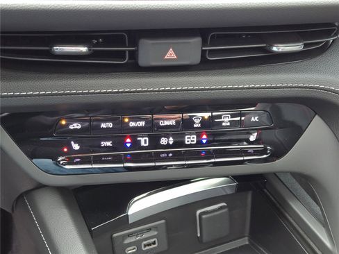 Used 2023 Buick Envision Essence w/ Technology Package I AWD/4WD image 30