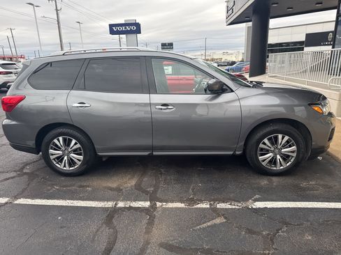 Used 2019 Nissan Pathfinder SL image 4