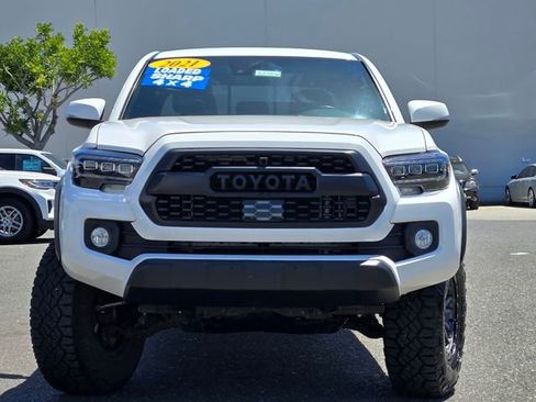 Used 2021 Toyota Tacoma TRD Off-Road w/ Technology Package AWD/4WD image 2