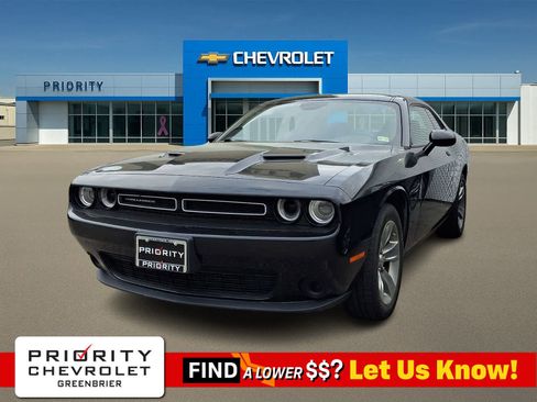 Used 2020 Dodge Challenger SXT RWD image 1