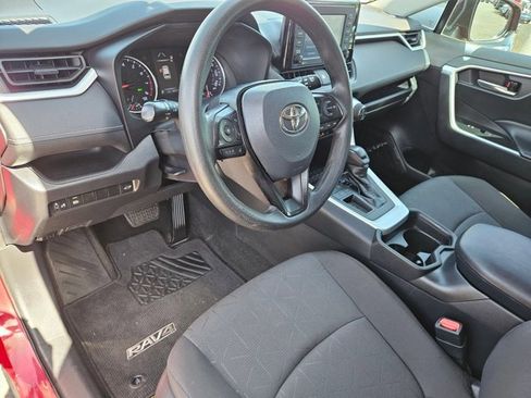 Used 2021 Toyota RAV4 XLE w/ Convenience Package FWD image 11