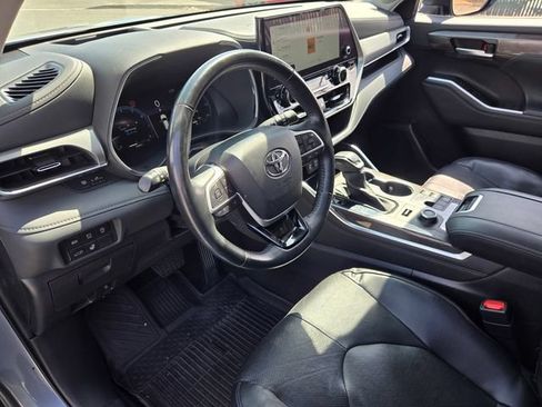 Used 2023 Toyota Highlander Platinum AWD/4WD image 13