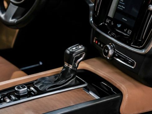 Used 2017 Volvo S90 T6 Inscription w/ Vision Package image 31