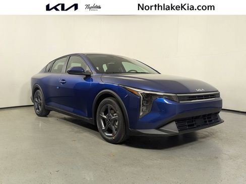 New 2026 Kia K4 LXS image 1