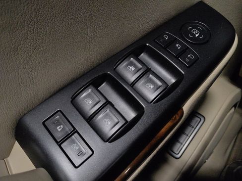 Used 2015 GMC Yukon Denali w/ Touring Package AWD/4WD image 27