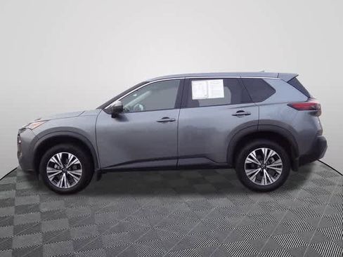Used 2023 Nissan Rogue SV image 2
