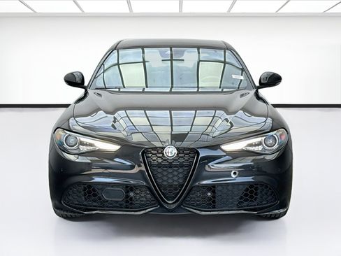 Used 2023 Alfa Romeo Giulia Veloce RWD image 2