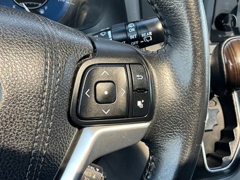 Used 2016 Toyota Sienna XLE w/ XLE Navigation Package image 17