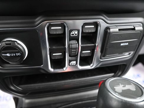 Used 2023 Jeep Wrangler Unlimited Sahara AWD/4WD image 39