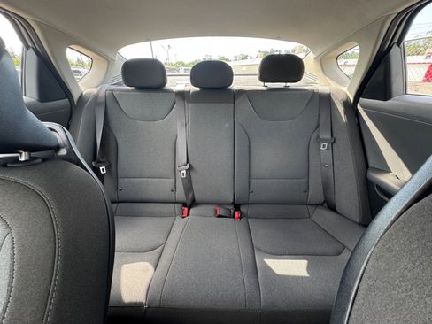 Used 2025 Kia K4 LXS image 37