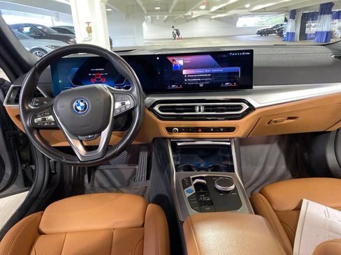 Used 2023 BMW i4 eDrive40 RWD image 9