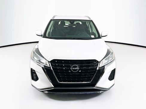 Used 2023 Nissan Kicks SV FWD image 2