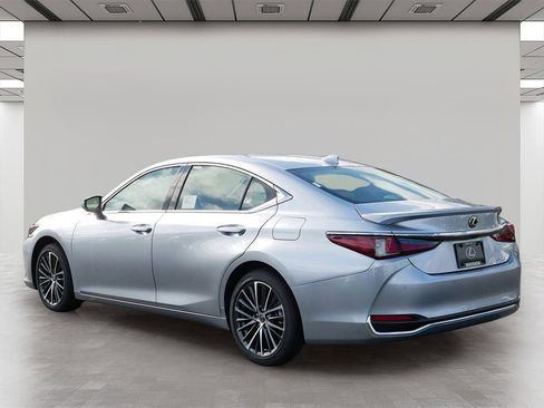 New 2025 Lexus ES 300h w/ Premium Package image 4