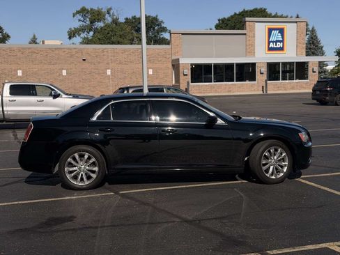 Used 2014 Chrysler 300 AWD image 11