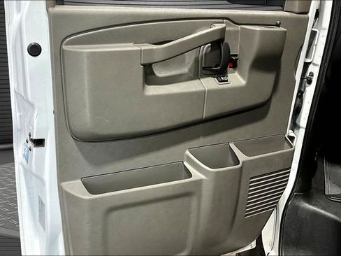 Used 2021 Chevrolet Express 2500 LT w/ LT Preferred Equipment Group RWD image 15