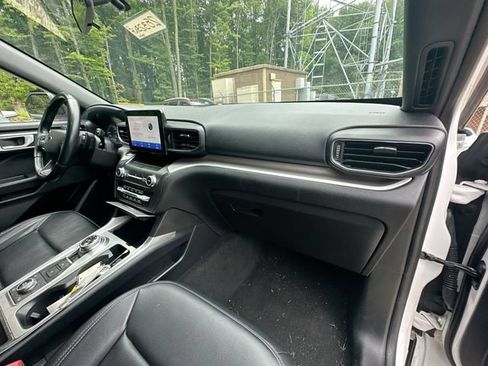 Used 2020 Ford Explorer XLT w/ Equipment Group 202A AWD/4WD image 30