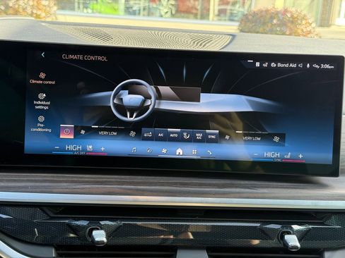 Used 2025 BMW X5 sDrive40i w/ Premium Package image 25