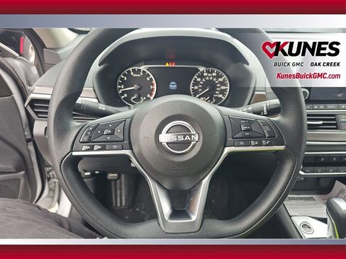 Used 2024 Nissan Altima 2.5 SV image 11