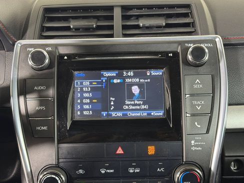 Used 2015 Toyota Camry SE image 28