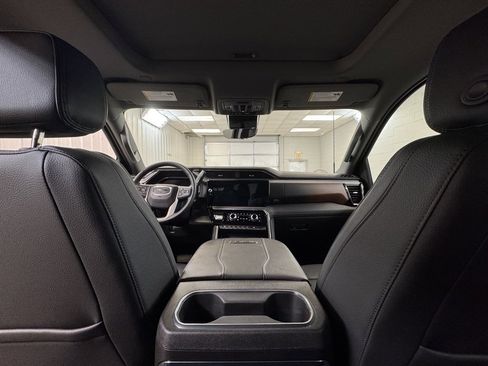 Used 2025 GMC Sierra 3500 Denali w/ Denali Reserve Package image 20