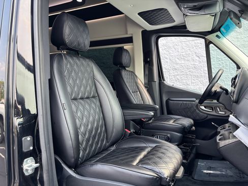 Used 2022 Mercedes-Benz Sprinter 2500 image 19