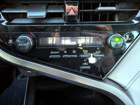 Used 2023 Toyota Camry XLE image 23