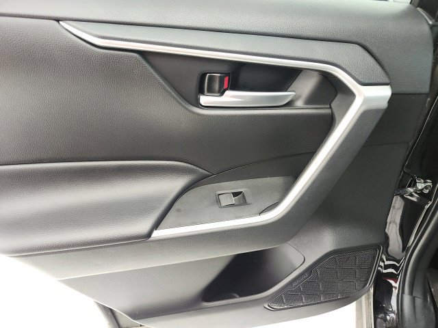 Certified 2025 Toyota RAV4 XLE w/ Convenience Package FWD image 9
