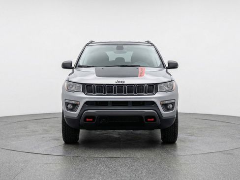 Used 2025 Jeep Compass Trailhawk image 2