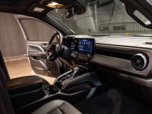 Used 2023 Chevrolet Colorado Z71 w/ Z71 Convenience Package 2 image 17