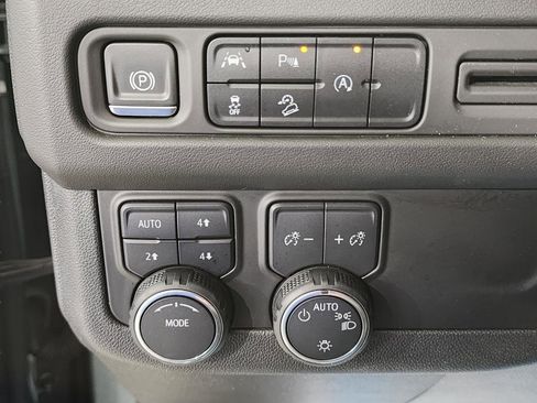 Used 2023 Chevrolet Suburban Premier AWD/4WD image 13